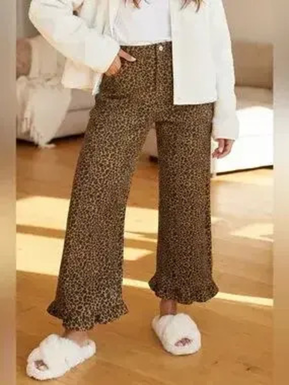 Leopard Print Ruffled Hem Shift Jeans - Picture 5 of 9
